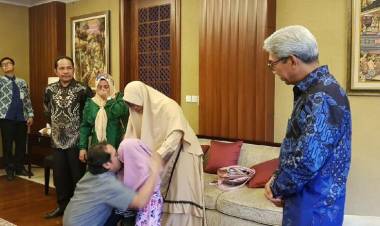 Kemlu Serahkan WNI yang Dibebaskan dari Abu Sayyaf