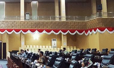 25 Legislator Bolos Rapat Paripurna Hasil Reses