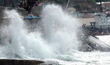 Gelombang Perairan Makassar Hingga 4 Meter