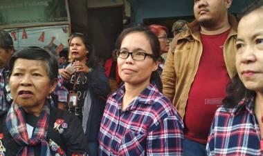 Ahokers Kecewa Berat Karena Ahok Keluar dari Pintu Belakang