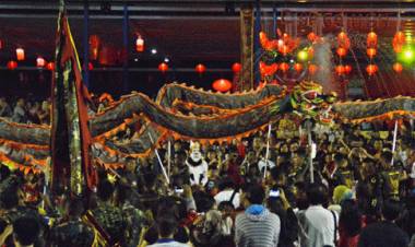 Jelang Imlek 1.888 Lampion Terangi Pecinan Pekanbaru 