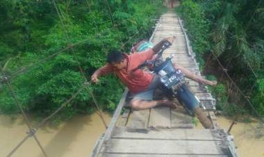 Nasib Miris!... Jembatan Gantung Lantak Seribu Merangin Rusak Berat