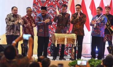 Media dan Tantangan Teknologi Abad Milenial