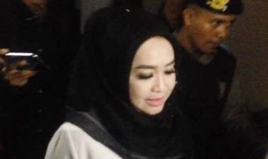 Bendahara TKD Jokowi-Ma'ruf Jambi & Politisi Cantik Ini Penuhi Panggilan KPK