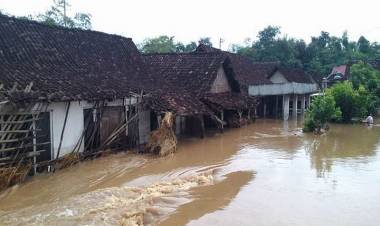 35 Desa di Madiun di Landa Banjir, Ribuan Warga Mengungsi