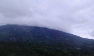 Gunung Merapi Luncurkan Awan Panas Guguran 1.200 Meter