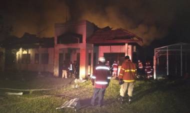 MAN Model Jambi Terbakar Hebat