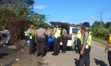 Ternyata Bos BNI Singkut Korban Kecelakaan Avanza Terbakar