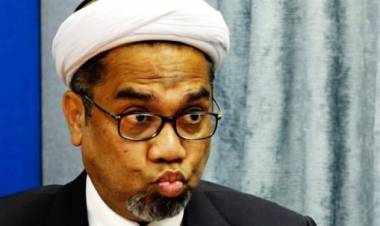 Foto Setengah Bugil Heboh di Medsos, Ini Kata Ngabalin