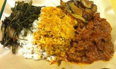 Nasi Padang Rp10 Ribu, Setimpal Nggak Rasa dan Harga?