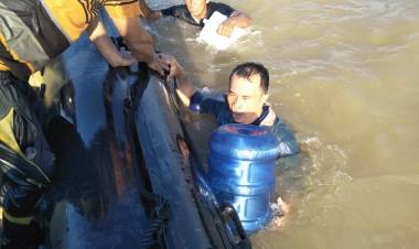 Dir Polair Polda Jambi Temukan Lima Warga Tanjabtim Terombang-ambing di Tengah Laut