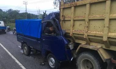 Di Bungo, Carry Tabrak Buntut Truk Dua Orang Tewas