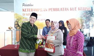 Hadiri Pelatihan UMKM Jambi, Ihsan Yunus: UMKM Patut Jadi Prioritas Ekonomi Nasional