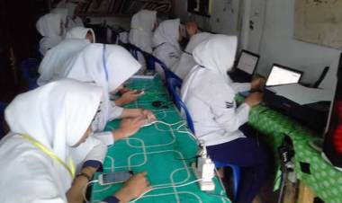 Alasan Komputer Tak Cukup, USBN di MTS Babussalam Bawa HP