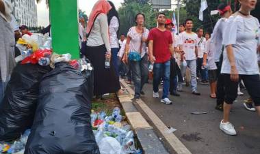 Sampah Berserakan di Area Luar GBK