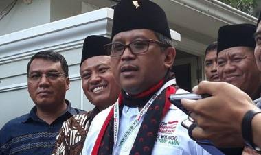 Hasto: Pak Prabowo dan Sandi Ahli Kritik, Tapi Tidak Punya Program Otentik