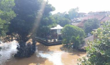 Pejaten Timur Terendam Banjir 3-4 Meter