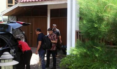 Sekda Bungkam Soal Penggeledahan KPK di Rumah Bupati Solok Selatan