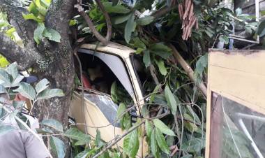 Braakk! Motor Mio Hantam Truk Pasir Muda-mudi Tewas di Tempat