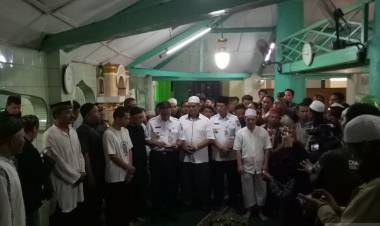 Anies Takziah Korban Tewas Aksi Unjuk Rasa Tolak Hasil Pemilu