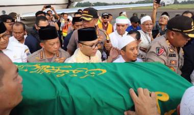 Jenasah Ustadz Arifin Ilham Dibawa ke Gunung Sindur Usai Dishalatkan 