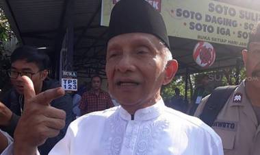 UGM Bantah Cabut Jabatan Guru Besar Amien Rais