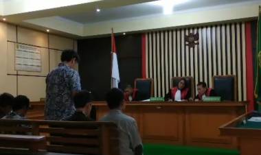 Menangis Tersedu-sedu, BOS Mandiri Terdakwa Kredit Fiktif Minta Keringanan Hukuman