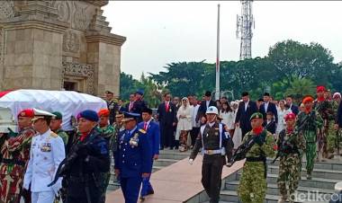Jokowi: Dengan Memohon Ridho Allah, Marilah Kita Lepas Ibu Ani Yudhoyono