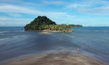 Pantai Air Manis Primadona Wisatawan, Ditargetkan 10 Ribu Pengunjung