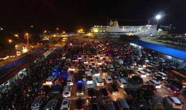 Antrian Kendaraan di Bakauheni Capai Empat Kilometer