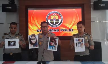 Densus 88 Tangkap Empat Terduga Teroris Kelompok Abu Zahra di Jatibening