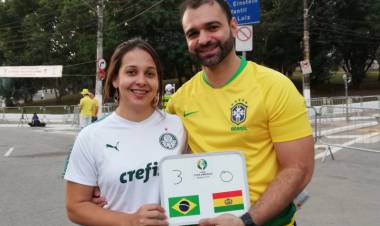 Suporter Kecewa dengan Permainan Brasil