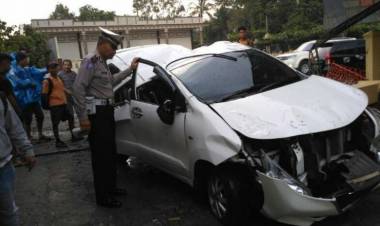 Minibus Asal Padang Kecelakaan di Parapat Satu Tewas