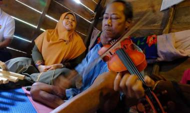 Seniman Saidin Idap Tumor Colli, Masnah: Kita Upayakan Bantuan Pemkab dan Semoga Segera Berobat ke Palembang