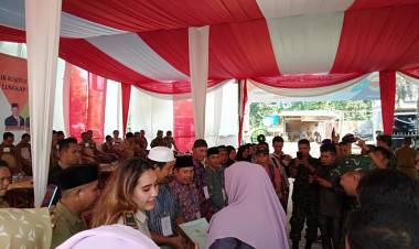 Bupati Masnah Serahkan 300 Sertifikat Tanah Program PTSL untuk Warga Muarokumpeh