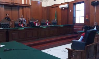 Divonis Hakim 5 Bulan, Vanessa Angel Menangis 