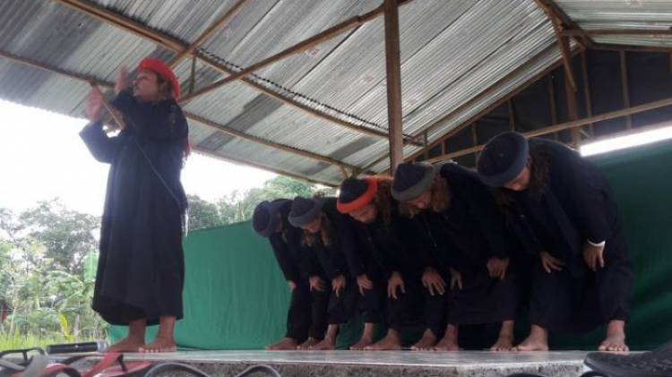 Khotbah saat Salat Idul Fitri, Jemaah Hawariun Ansarullah Pakai Bahasa Ibrani Kuno