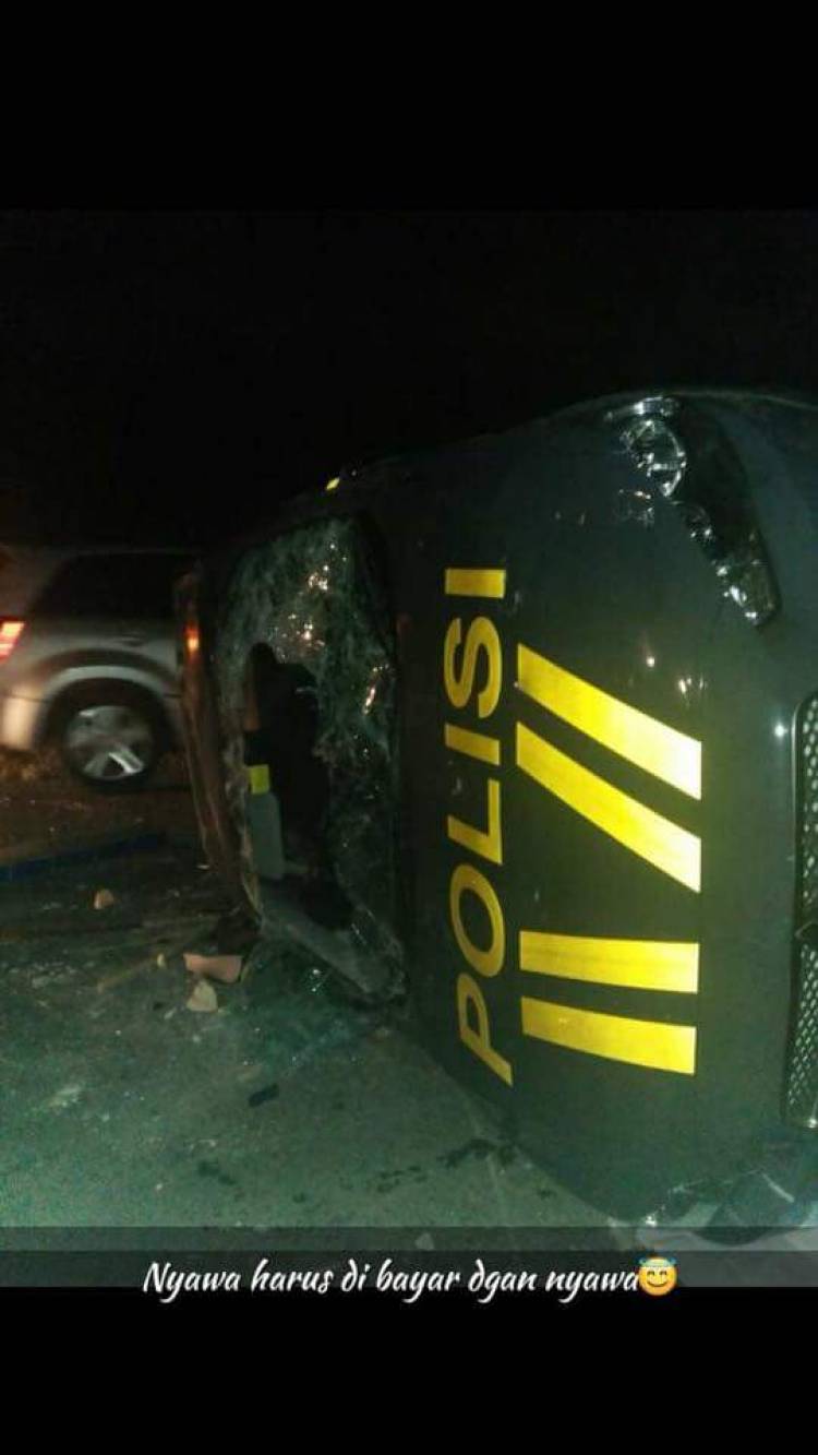 Bentrok Warga Vs Polisi, Massa Hancurkan Mobil Patroli Polisi Mandiangin Jambi