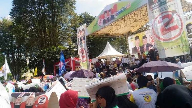 Massa Pendukung Fasha-Maulana Tumpah Ruah di GOR Kotabaru