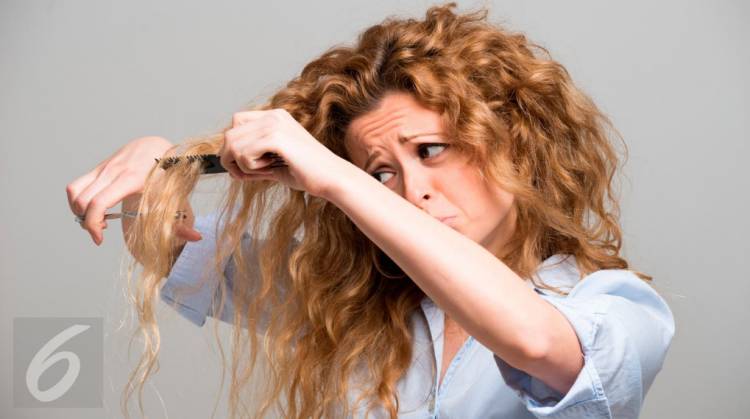 3 Panduan Mudah Potong Poni Rambut Sendiri di Rumah