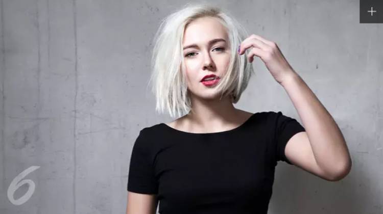 3 Panduan Mudah Potong Poni Rambut Sendiri di Rumah