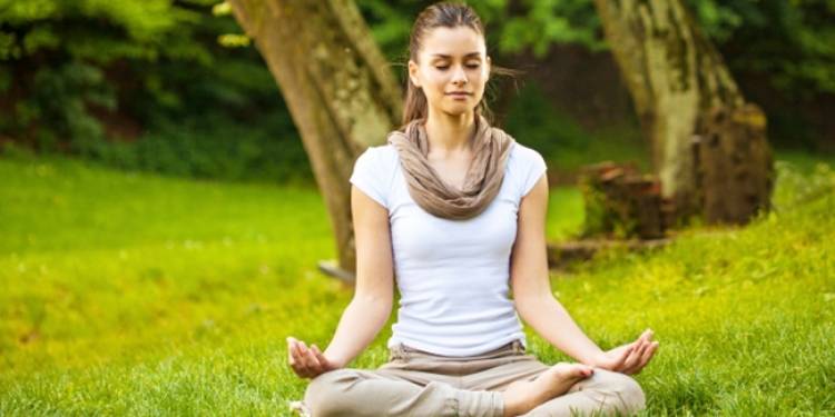 Susah Fokus di Kantor? Coba Meditasi 10 Menit untuk Jernihkan Pikiran