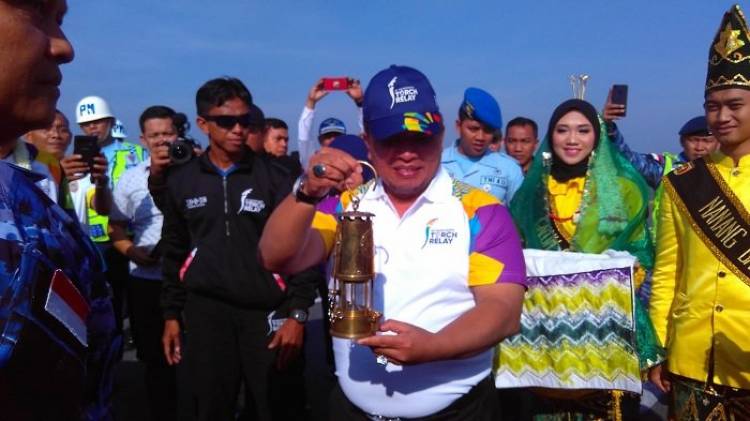 Api Obor Asien Games Tiba di Banjarmasin Disambut Ribuan Anak-anak