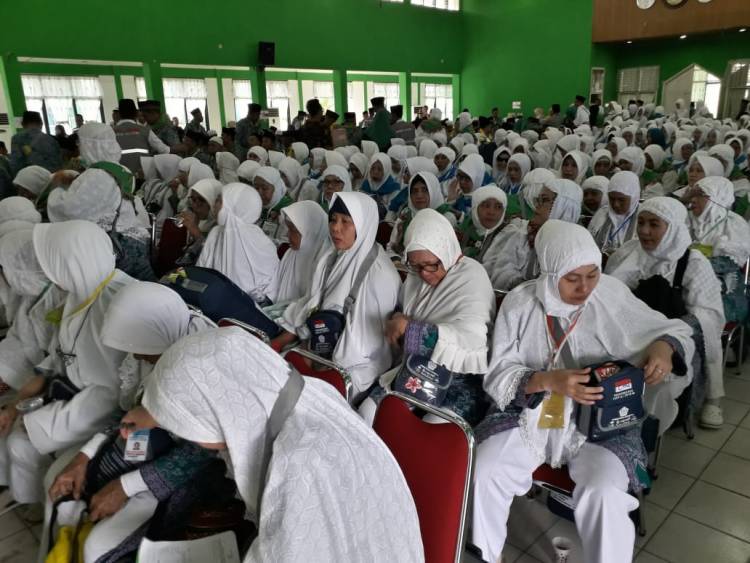 Besok, Tujuh Kloter JCH Diberangkatkan dengan 20 Penerbangan Garuda 