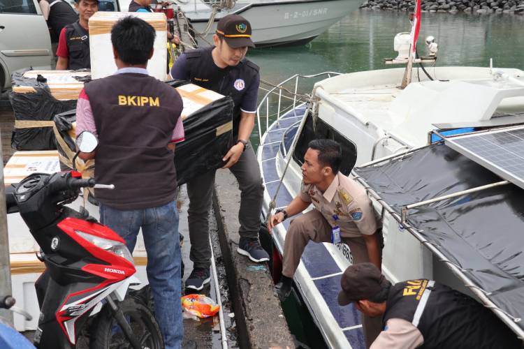 Ribuan Baby Lobster Jambi Dilepas di Kawasan Konservasi Taman Wisata Perairan Sumbar 