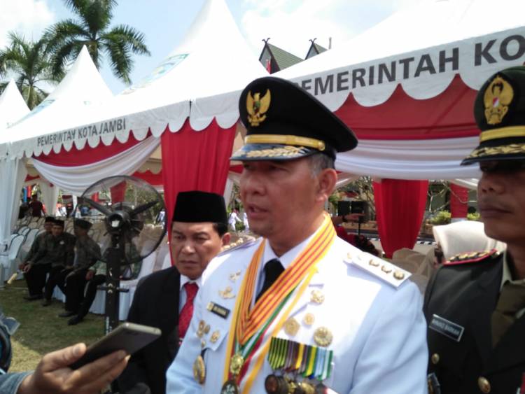 Walikota Fasha Ajak Warga Kota Jambi Ikuti Lomba Panjat Pinang Meriahkan HUT RI