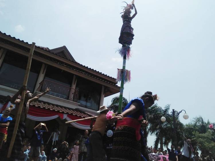 Bintang Timur Indonesia Meriahkan Pawai HUT RI 73 di Jambi