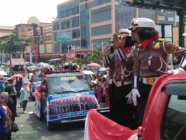 1 Pleton Polisi Cilik Binaan Polresta Jambi Ini Bikin Pengunjung Histeris