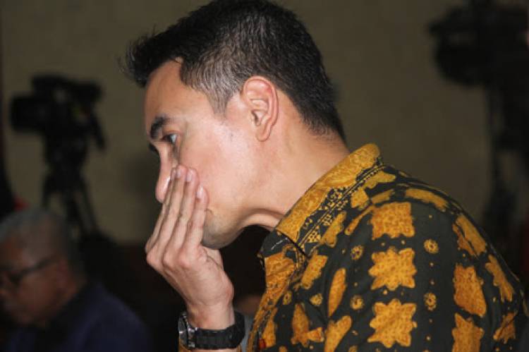 Tak Ditemani Keluarga, Ini Lima Fakta Menarik Sidang Perdana Zumi Zola