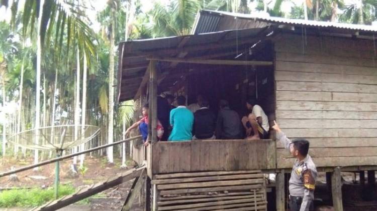 Ditemukan Tewas Gantung Diri, Saat Diturunkan Tubuh Korban Masih Bergerak  